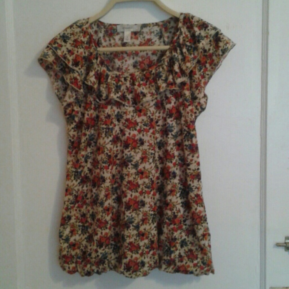Floral top with ruffled collar
